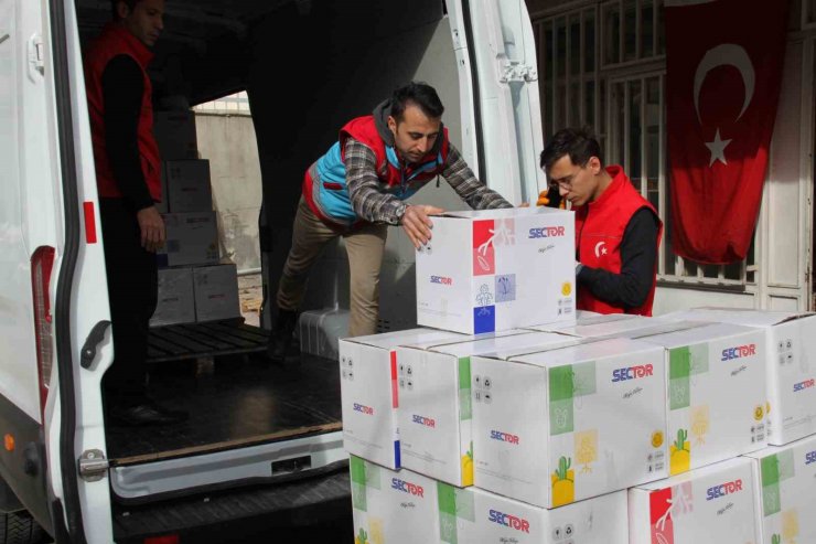 Konya’da oluşturulan gönüllü ekip, depremzedelerin yaralarını sarıyor
