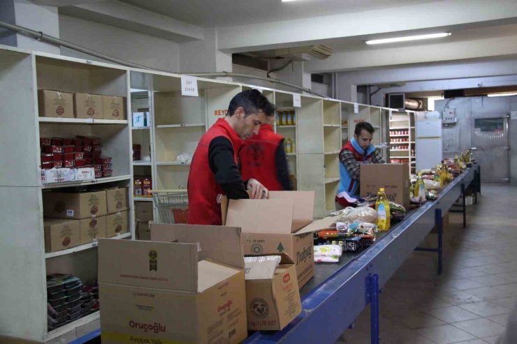 Konya’da oluşturulan gönüllü ekip, depremzedelerin yaralarını sarıyor