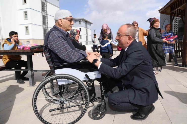 Usta ile Kavuş Konya’ya yerleşen depremzedelerin acılarını paylaştı