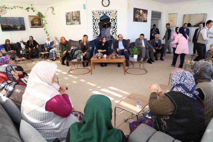Usta ile Kavuş Konya’ya yerleşen depremzedelerin acılarını paylaştı