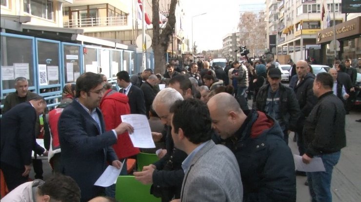 Ankara’da SGK binaları önünde uzun EYT kuyruğu
