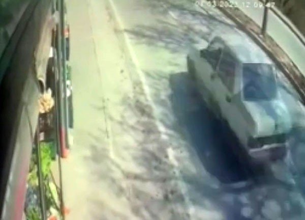 Önce otomobili ardından 100 bin liralık döküm malzemesini çaldı