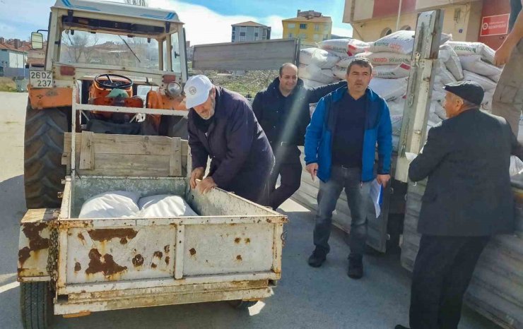 İnönü’de 130 çiftçiye yüzde 50 hibeli nohut tohum desteği