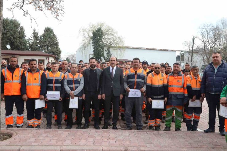 Başkan Altay Hatay’da görev yapan personele teşekkür belgesi takdim etti