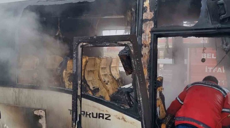 Aksaray’da 25 öğrencinin bulunduğu servis midibüsünde yangın
