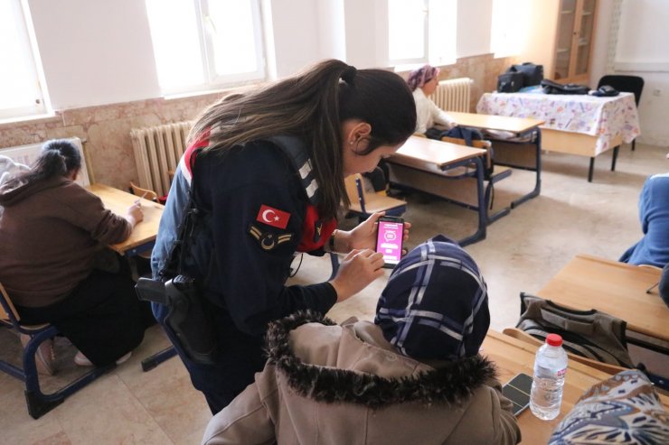 Jandarmadan erkeklere “Kadına el kalkmaz” eğitimi