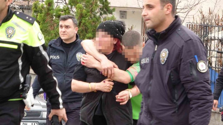Kavga ettiği dini nikahlı eşini bıçakla yaralayıp arabaya zarar verdi