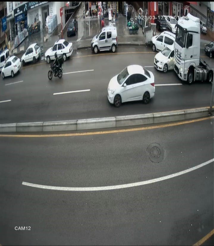Sarhoş olduğu iddia edilen tır sürücüsü 7 aracı biçti: 1 yaralı