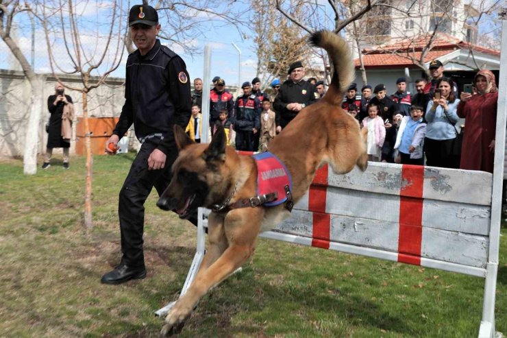 Özel öğrenciler jandarmada hem eğlendi hem de öğrendi