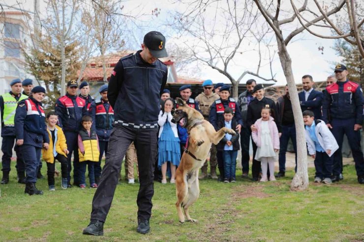Özel öğrenciler jandarmada hem eğlendi hem de öğrendi