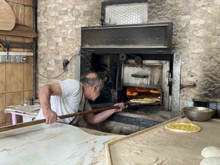 Türkiye’de genelinde fiyatı 10 TL olarak açıklanan pide Çankırı’da 7,5 TL’ye satılacak