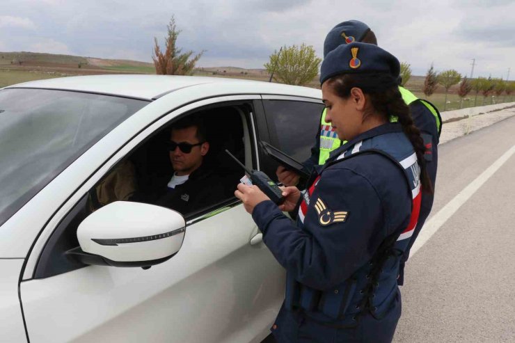 Jandarma ilçe, belde ve köy yollarında sıkı denetimde