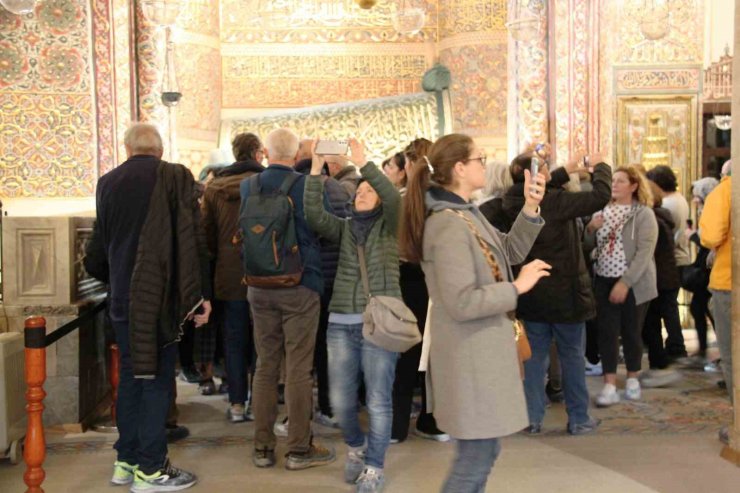 Ramazan ayının ilk gününde Mevlana Müzesini ziyaret ettiler