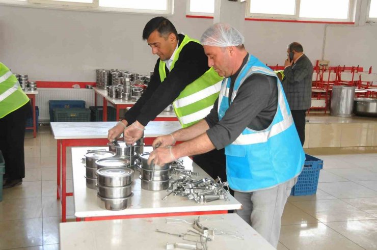 Akşehir’de günlük 2 bin 250 kişiye iftar yemeği