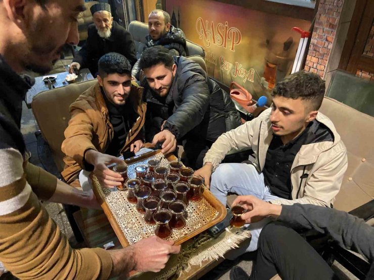 İftardan sahura vazgeçilmez lezzet, közde çay