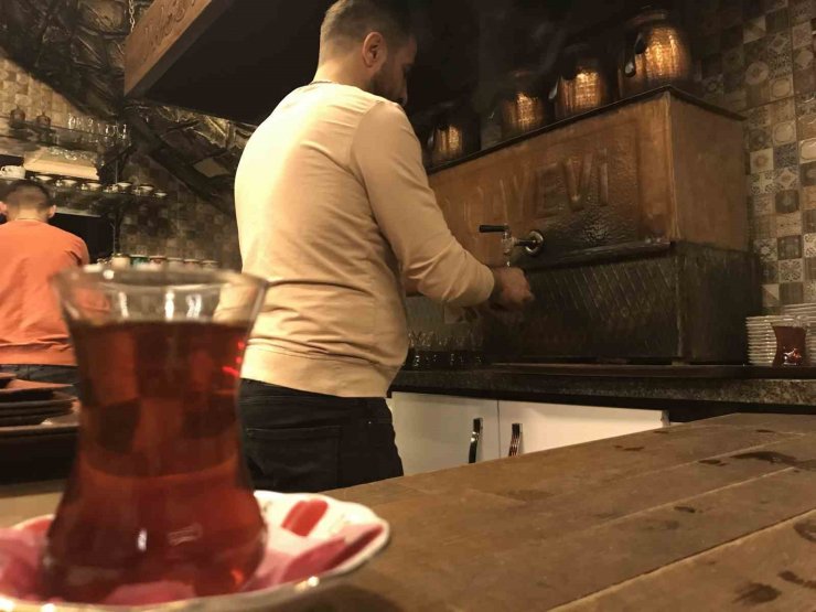 İftardan sahura vazgeçilmez lezzet, közde çay