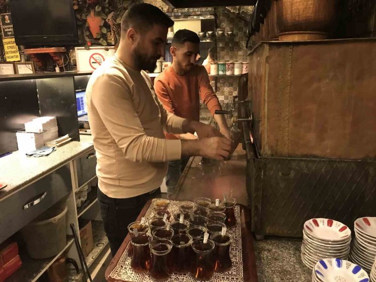 İftardan sahura vazgeçilmez lezzet, közde çay