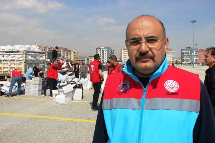 Depremzede aileler için gönüllü kurye oldular