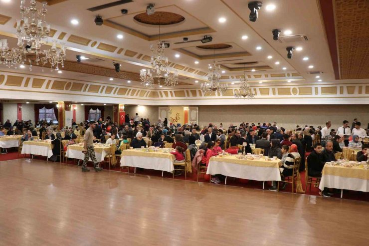 Başkan Dinçer depremzede ailelerle iftarda buluştu