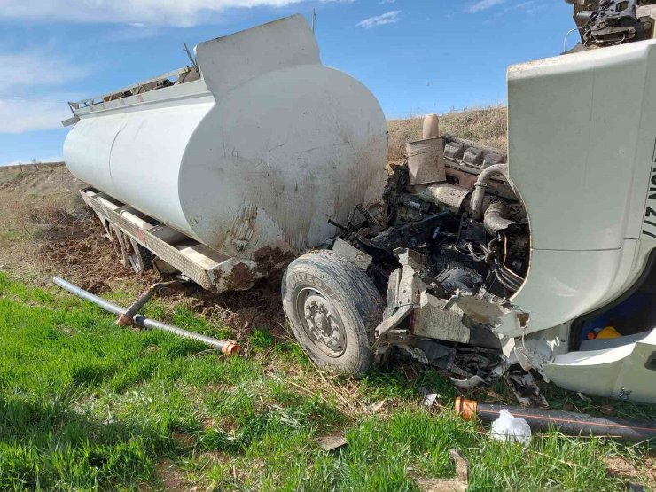 Yozgat’ta devrilen akaryakıt tankerinin sürücüsü yaralandı