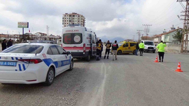 Karaman’da otomobil ile ticari taksi çarpıştı: 1 yaralı