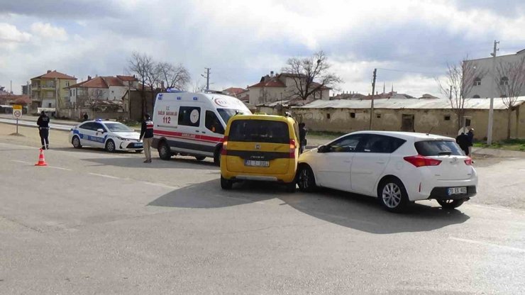 Karaman’da otomobil ile ticari taksi çarpıştı: 1 yaralı