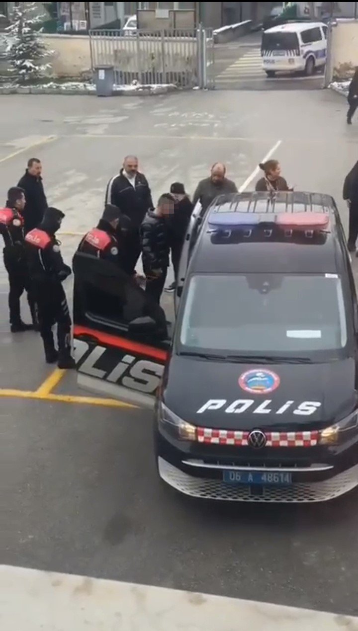 Madde bağımlısından iki okulda bıçaklı saldırı: 1 ölü, 5 yaralı