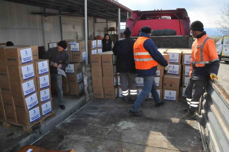 Akşehir Belediyesinden deprem bölgesine yardım kolisi