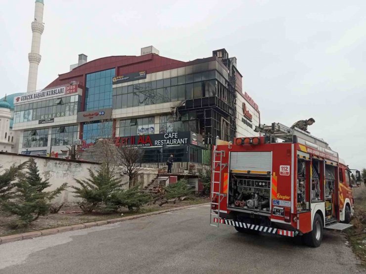 Ankara’da korkutan AVM yangını