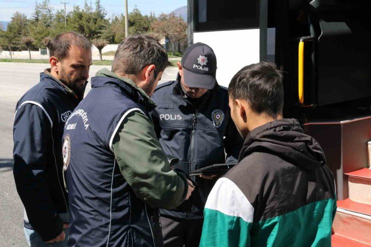 Huzur uygulamasında bin 353 düzensiz göçmen yakalandı