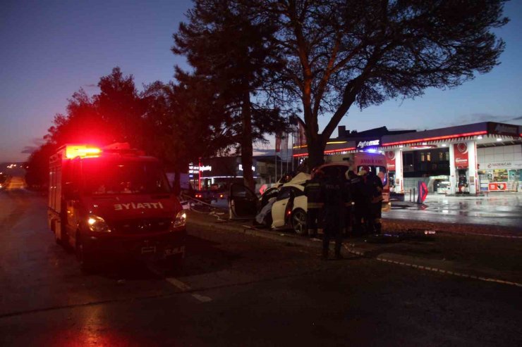İftar saatinde feci kaza: Anne öldü, baba ve çocukları yaralandı