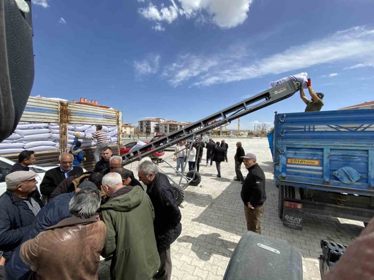 Kulu’da çiftçilere 101 ton sertifikalı tohumluk yeşil mercimek dağıtıldı