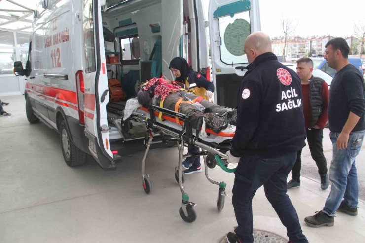 Taşlama makinesiyle çalışırken karnını ve kolunu kesen hastanelik oldu