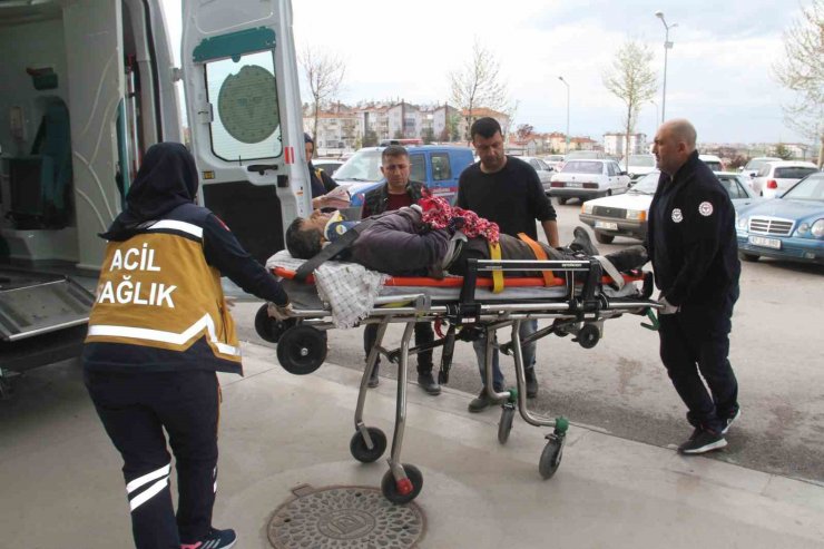 Taşlama makinesiyle çalışırken karnını ve kolunu kesen hastanelik oldu