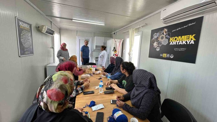 Başkan Altay Hatay’da açılan KOMEK’te depremzede kursiyerlerle buluştu