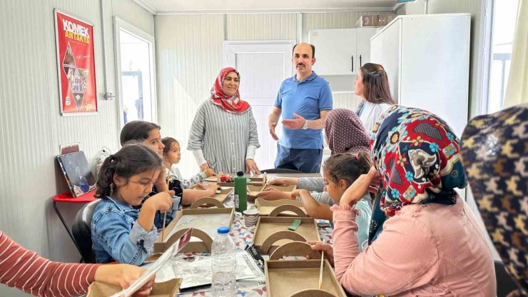 Başkan Altay Hatay’da açılan KOMEK’te depremzede kursiyerlerle buluştu