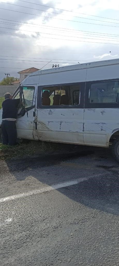Nevşehir’de işçi servisi ile öğrenci servisi çarpıştı: 8 yaralı
