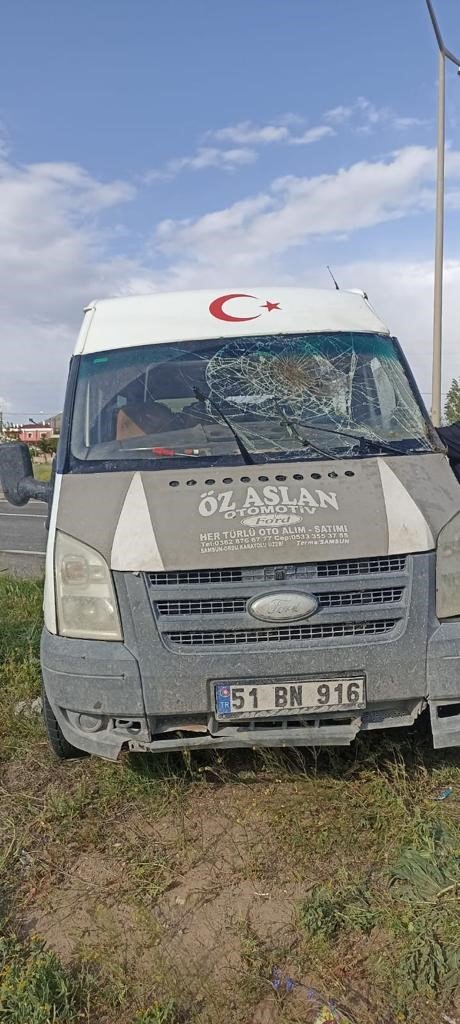 Nevşehir’de işçi servisi ile öğrenci servisi çarpıştı: 8 yaralı