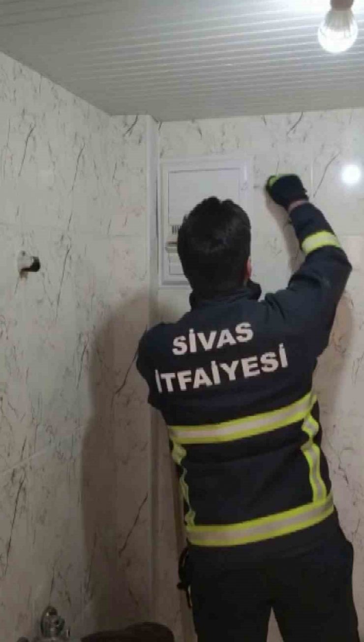 Havalandırma boşluğunda mahsur kaldı, itfaiye ekiplerince kurtarıldı
