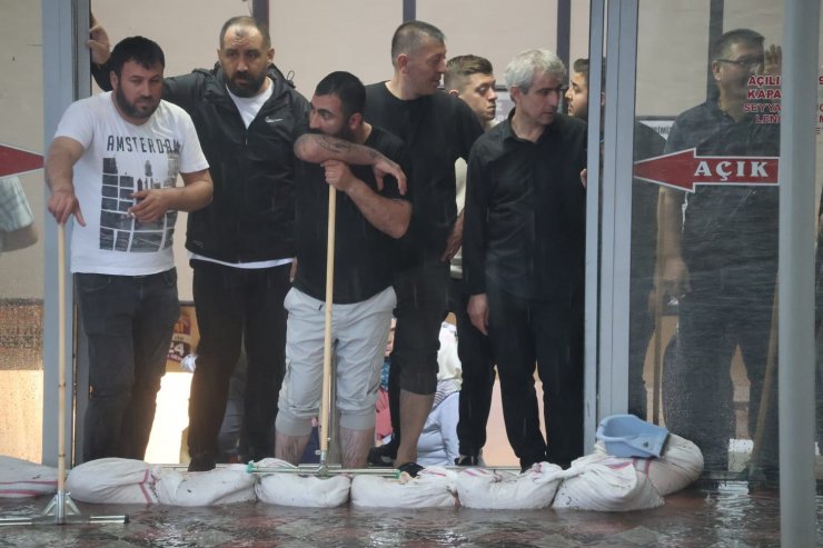 Ankara’nın batı ilçelerinde sağanak yağış etkili oluyor