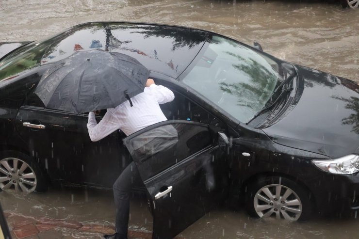 Ankara’nın batı ilçelerinde sağanak yağış etkili oluyor