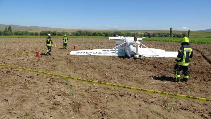 Aksaray’da eğitim uçağı düştü, pilotlar sağ kurtuldu