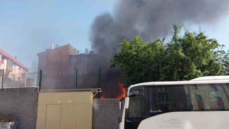 Konya’da depo yangını