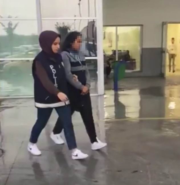 ’Kargocu’, ’sucu’ diyerek girdikleri evleri dil düşürme yöntemiyle soyan kadın hırsızlar yakalandı