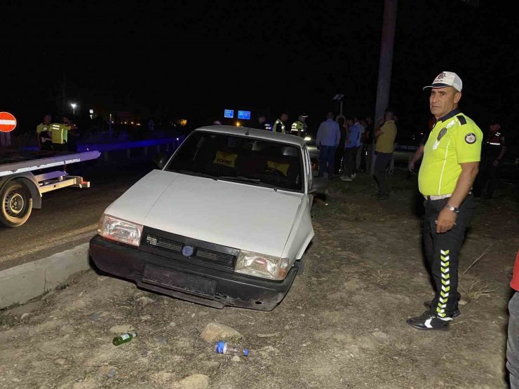 Alkollü sürücü önce polis aracında, sonra refüjde uyudu