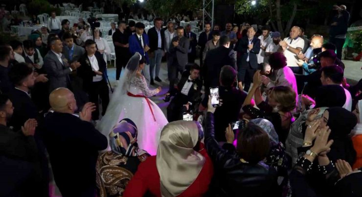 Bedensel engelli Alihan ile Filipinli gelinin aşkı engel tanımadı