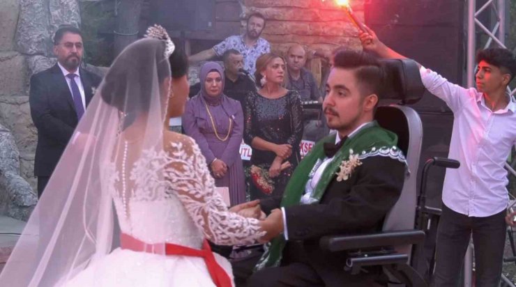 Bedensel engelli Alihan ile Filipinli gelinin aşkı engel tanımadı