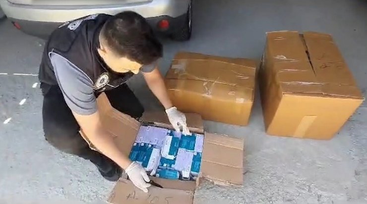 Direksiyon altına gizlenmiş 500 gram bonzai ele geçirildi