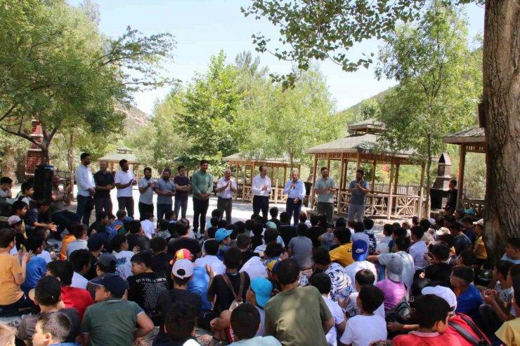 Akşehir’de çocuklar Yaz Kapanış Şenliğinde doyasıya eğlendi