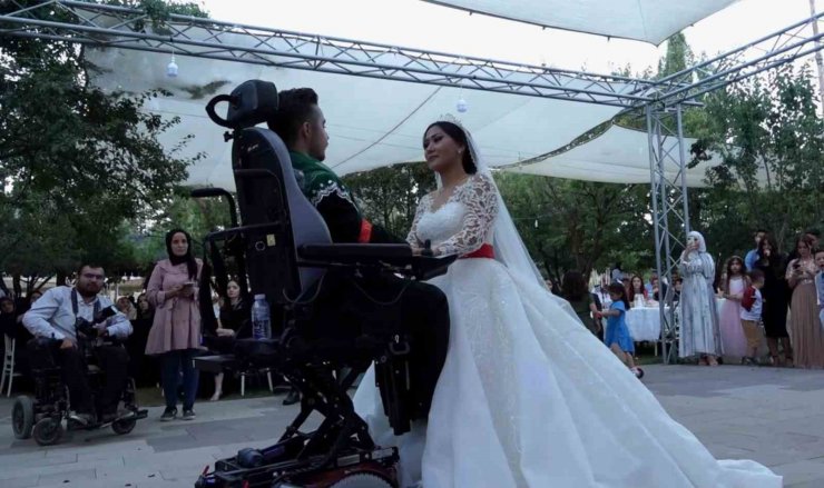 Bedensel engelli Alihan ile Filipinli gelinin aşkı engel tanımadı